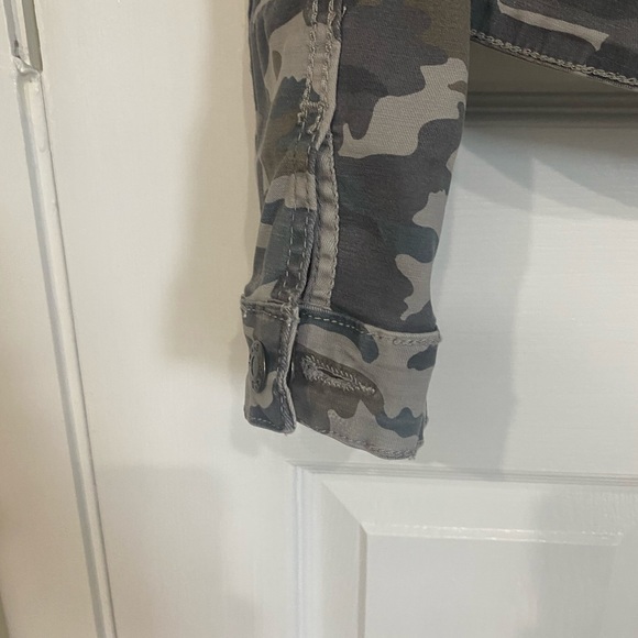Camo Jean Jacket Size Small - Picture 12 of 13